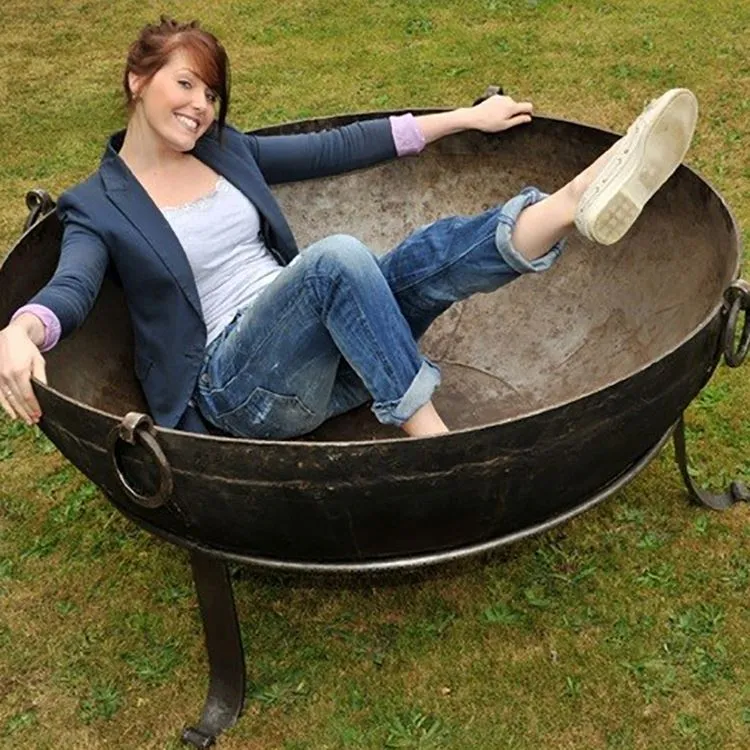 Hố lửa kim loại mộc mạc