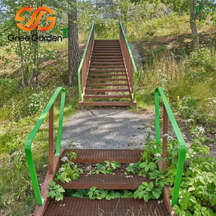 Cầu thang vườn thép phong hóa rỉ sét